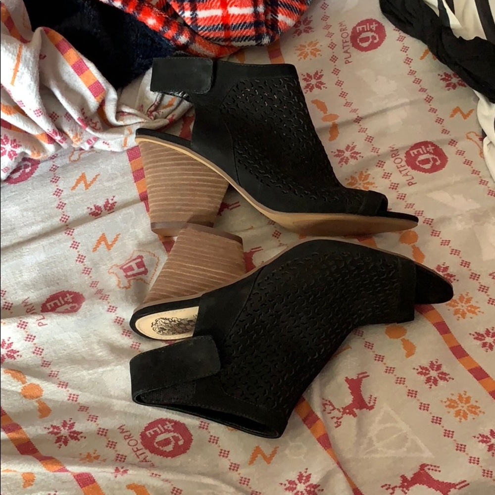 Vince Camuto Shootie